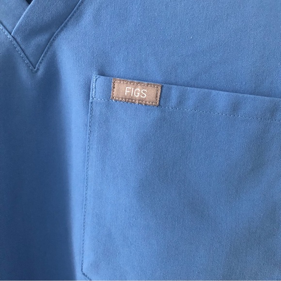 FIGS Women's Catarina Short Sleeve Scrub Top in Light Blue - Picture 6 of 6